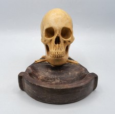Cendrier vanité crâne humain Memento Mori en plâtre peint début XXème