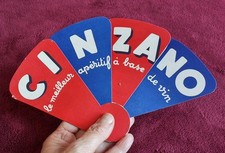 Ancien Eventail en Carton