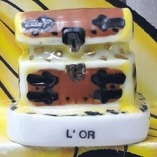 Fève en porcelaine Un coffre