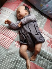 REBORN POUPEE REALISEE PAR L ARTISTE ISABELLE DEPAGNE.2KGS5.53CMS.SUCE AIMANTEE 