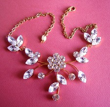 1021  / POGGI /  COLLIER  STRASS SUR METAL DORE