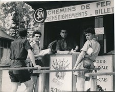 FONTAINEBLEAU 1949 - Kiosque