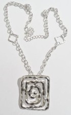 collier chaine pendentif bijou