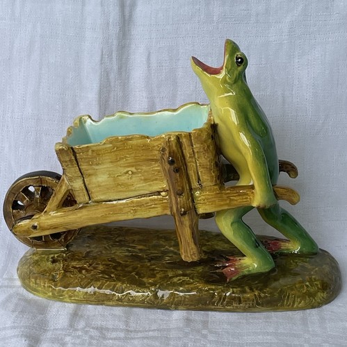 Grenouille poussant une - grenouille,