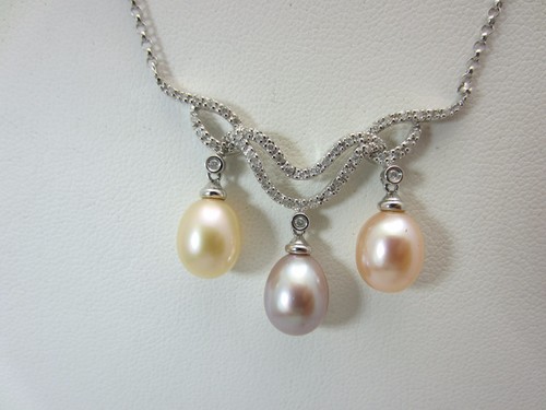 Nouveau collier blanc - or,