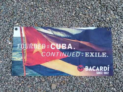 Petit drapeau rhum bacardi