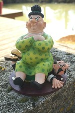 DUB01 SUPERBE  FIGURINE