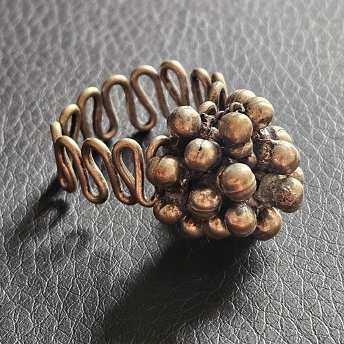 Bague farfelue torsadée - , &