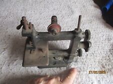 Ancienne Petite Machine à Coudre ou Broder en Fonte pour enfant à sauver Cassée