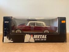 REVELL MERCEDES BENZ 220 SE EN BOITE 1/18 G9