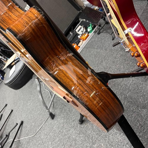Guitare électrique acoustique