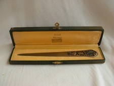 M FRECOURT,COUPE PAPIER ART DECO EN BRONZE,ECRIN D'ORIGINE,OISEAUX.