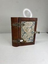 Boîte en bois en forme de