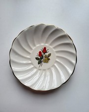 Une sous tasse - une, en