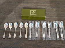 BELLE SERIE DE 11 CUILLERES A