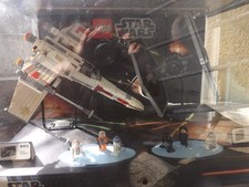 vitrine de magasin légo star wars ref 9493 et 9492
