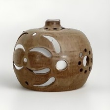 Vase vintage pied de lampe boule en céramique grès ajouré signé Giovanni Corse