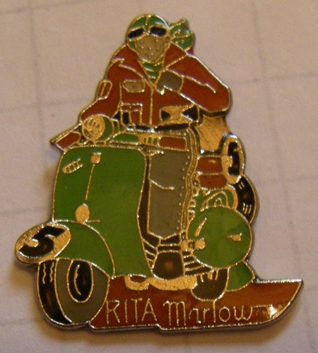 Pin rita marlow vespa - pin's,