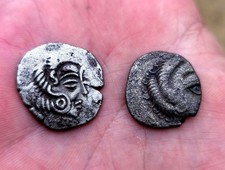 2 Monnaies Gauloises En Argent Billon Stater Coriosolite