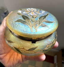 Bonbonnière coffret  irrisé Loetz décor émaillé.