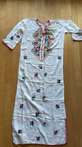 Robe caftan brodée main coton