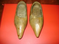 Anciens petits sabots d'enfant en bois de châtaignier(17 cm externe)Ardéchois