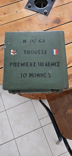 Caisse premiere urgence guerre - caisse,