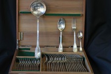 Ménagère en métal argenté modèle coquille