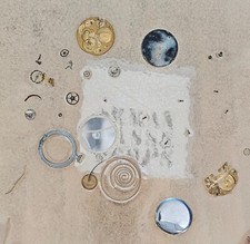 ARMAN - PASSE TEMPS livre signé plexiglas montre inclusion horlogerie 1971