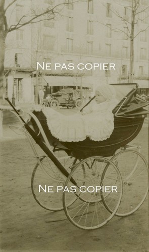 Landau vers 1900 - avec, bébé