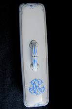 Ancien Porte savon porte brosse service de toilette porcelaine MONOGRAMME  C. R