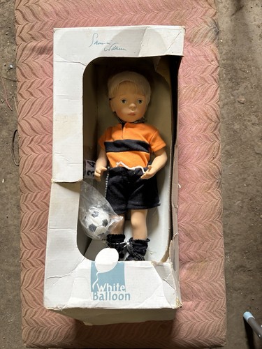 White balloon football doll - white,