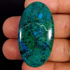 55.90Cts. Cabochon ovale vert