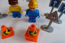 2 FIGURINES "LEGO DUPLO" &