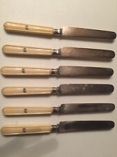 6 couteaux de table XIXe monogramme GF sur manche os, virole argent lame acier.