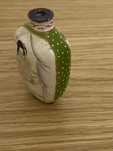 Rare tabatière porcelaine