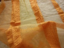 Coupon tissu brillant voilage orange jaune 74 cm sur 63 cm B3