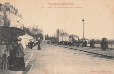 64 PAU Le boulevard des