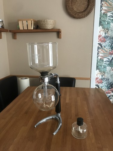 Cafetiere ancienne sur pied - ancienne,