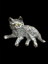 Bronze de Vienne polychrome, chat couché, signé "GESCHUTZT", fin XIXe s