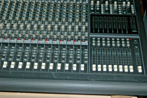 Mackie 8 buss mixing - 32-8-2,,