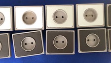 ARNOULD 1001 Lot de 12 PC Prises électrique SANS terre  Blanc / Marron Occasion