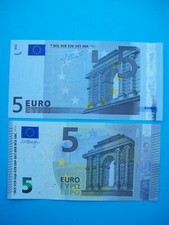 LOT DE 2 BILLETS DE 5 EUROS