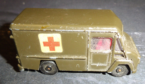 Véhicule ambulance militaire