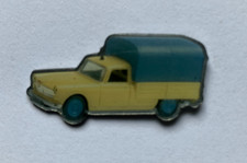 29 - Pin's FOURGON PEUGEOT 404 PICK UP