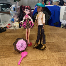 Monster High Forbitten Love Vintage Draculaura and Clawd Wolf Doll- Mattel