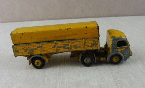 Ancien camion tracteur - , panhard