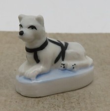 LE CHIEN de TRAINEAU FEVE PORCELAINE 3D