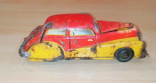 Voiture ancienne joustra - ancienne,