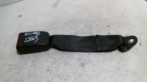 Attache ceinture arriere droit